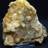 Fluorita y Celestina<br />Cantera Fuentecilla, Cabezo del Polovar, Villena, Comarca Alto Vinalopó, Alicante / Alacant, Comunidad Valenciana / Comunitat Valenciana, España<br />8 x 8 cm<br /> (Autor: Pedro Antonio)
