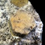 Magnesita<br />Afloramiento de magnesita, Orihuela, Comarca Vega Baja del Segura, Alicante / Alacant, Comunidad Valenciana / Comunitat Valenciana, España<br />Cristal de 2 cm.<br /> (Autor: Antonio P. López)