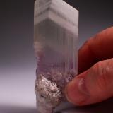 Spodumene (variety kunzite) with phantoms<br />Dara-i-Pech pegmatite, Chapa Dara District, Kunar Province (Konar), Afghanistan<br />85 mm x 28 mm x 21 mm<br /> (Author: Don Lum)