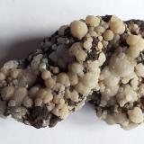 SmithsoniteMinas Kamariza, Agios Konstantinos, Distrito minero Lavrion, Prefectura Attikí (Attica), Grecia6 x 4 cm (Author: Volkmar Stingl)