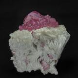 Elbaite, Cleavelandite<br />Nuristan Province, Afghanistan<br />9.5 x 9.7 cm<br /> (Author: am mizunaka)