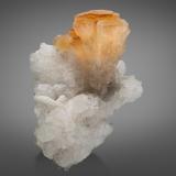 Estroncianita [Strontianite]<br />Oberdorf an der Laming, Valle Laming, Bruck an der Mur, Estiria/Steiermark, Austria<br />7 x 3.5 x 9 cm / cristal principal: 5.2 cm<br /> (Autor: Museo MIM)