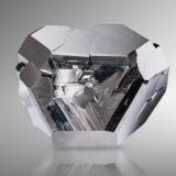 Carrollita<br />Kamoya, Distrito Kambove, Cinturón de cobre de Katanga, Katanga (Shaba), República Democrática del Congo (Zaire)<br />4 x 3 x 3 cm / cristal principal: 3.9 cm<br /> (Autor: Museo MIM)