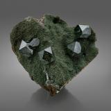 Fluorapofilita-(K) [Fluorapophyllite-(K)]<br />Savada, Dharangaon, Distrito Jalgaon, Maharashtra, India<br />9 x 5 x 9 cm / cristal principal: 2.3 cm<br /> (Autor: Museo MIM)