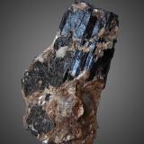 Turmalina (Grupo)<br />Afloramiento Alto Parada, Cerro de Parada Cuerda, Navas del Rey, Comarca Sierra Oeste, Comunidad de Madrid, España<br />3cm x 5cm<br /> (Autor: srm13151)