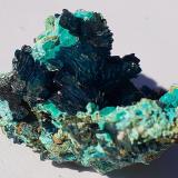 Theisite, Veszelyite<br />Dongchuan District, Kunming Prefecture, Yunnan Province, China<br />3 x 2,5 cm<br /> (Author: Volkmar Stingl)
