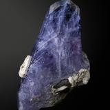 Axinite-(Mg)Merelani Hills, Lelatema Mountains, Simanjiro District, Manyara Region, Tanzania3.5 x 1 x 6 cm / main crystal: 5.9 cm (Author: MIM Museum)