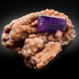 Fluorapatite<br />Pulsifer Quarry & Dionne extension (Pulsifer Quarry), Mount Apatite Park, Auburn, Androscoggin County, Maine, USA<br />8 x 6.5 x 6 cm / main crystal: 3.5 cm<br /> (Author: MIM Museum)