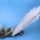 Scolecite, apophyllite-(KF), stilbite
Pune District (Poonah District), Maharashtra, India
158 mm x 40 mm (Author: Carles Millan)