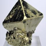 Pyrite
Mina Huanzala, Huallanca, Dos de Mayo, Huánuco, Peru
64 mm x 56 mm. Main crystal: 52 mm tall, 42 mm on edge (Author: Carles Millan)