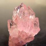 Quartz var. rose Quartz
Galilea. Doce Valley. Minas Gerais. Brazil
4.3 cm (Author: Jon Mommers)