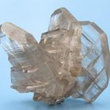 Cerussite
Tsumeb, Otjikoto Region, Namibia
43 mm x 36 mm. Main crystal: 32 mm long, 6 mm thick (Author: Carles Millan)