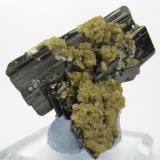 Ferberite, siderite, muscovite
Panasqueira Mines, Level 2, Panasqueira, Covilhã, Castelo Branco District, Portugal
56 mm x 45 mm

Back view (Author: Carles Millan)