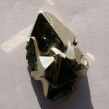 Octahedral Pyrite; Huanzala Mine, Huallanca dist., Huanaco, Peru.
Specimen dimensions 60 x 38 x 24mm, xx to 31mm (edge), weight 98g. GN’s collection id 09PEP-001.
Taken in direct sunlight. (Author: Gerhard Niklasch)