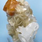 Scheelite, beryl, muscovite
Xuebaoding, Huya, Pingwu, Mianyang, Sichuan, China (Author: Carles Millan)