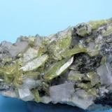 Titanite, "adularia", chlorite
Central St Gotthard Massif, Leventina, Ticino (Tessin), Switzerland
50 mm x 32 mm x 24 mm. Main titanite crystal size: 10 mm. Main adularia crystal size: 6 mm (Author: Carles Millan)