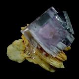 Beautiful fluorite cubes with 5 cm of edge in a baryte crystal layer. It was mined in a little pocket in the zone of "La Cabaña" in 1987.
J.R. García  photo. (Author: jrg)