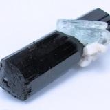 Schorl, beryl, feldspar, mica, garnet
Nyet, Shigar Valley, Skardu District, Baltistan, Gilgit-Baltistan, Pakistan
Schorl crystal size: 79 mm long, 19 mm wide. Weight: 68 g

The other tip (Author: Carles Millan)