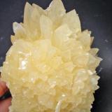 Calcita naranja. Vejer de la Frontera. Cádiz (15 cm aprox)
Las piezas de este color son fluorescentes bajo luz UV de onda larga (Autor: nimfiara)