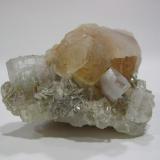 Fluorita y berilo, Nagar, Pakistán, 5x3,8x3 cm. (Autor: Edelmin)