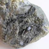 Calaverita.
Mina Cresson, Cripple creek, Teller Co., Colorado, EE.UU.
Pieza de 5,5x4x3 cm.
Cristales prismáticos acanalados color latón oscuro de hasta 1 cm.  (otra imagen de la pieza subida el otro día). Col. y foto Nacho Gaspar. (Autor: Nacho)