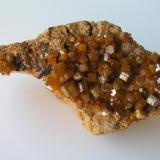 Mimetita.
Mina Pingtouling, Liannan, Prov. De Guandong, China.
Tamaño de la pieza: 8x4x3 cm, cristales hasta 6 mm. Col. y foto: Nacho Gaspar. (Autor: Nacho)