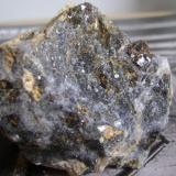 Granate, tamaño:6cm x 5cm, localidad: mina del Edén, Zacatecas, Zacatecas, México (Autor: Luis Domínguez)