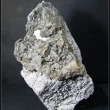 CONDRODITA - Mina Conchita -. Estepona - Málaga - pieza de 12.5cm x 7cm  y cristales de 1cm (Autor: Mijeño)