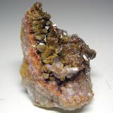 4011-Vanadinite and calcite, Mina Apex, San Carlos, Chihuahua, Mexico, 5x3,7x3 cm. (Autor: Edelmin)