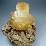 Calcita. North Vernon, Indiana, Usa. 8´5x6´5 cm. Cristal de 4´5 cm (Autor: geoalfon)