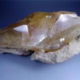 Calcita. Meshberger Quarry, Indiana, Usa. 15´5x10 cm. Cristal de 14 cm. (Autor: geoalfon)