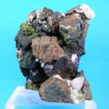 Granate + Cuarzo + Epidota + Magnetita
Minas de Cala - Cala - Huelva - Andalucía - España
9 x 8.5 cm (Autor: Diego Navarro)