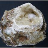 ANALCIMA sobre CALCITA - Alamedilla - Granada - 7cm x 8cm - cristal de 1.5cm (Autor: Mijeño)