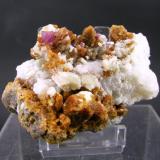 Espinela Rosa + Forsterita + Clinohumita
El Juanar - Ojen - Málaga - Andalucía - España
8 x 5.8 cm - Cristal de espinela de 0.6 cm (Autor: Diego Navarro)