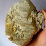 Backside of the specimen. This perspective shows that the whole specimen is one large double-terminated quartz. (Author: Tobi)