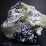 Actinolita con magnetita.La Herrería Mine, Burguillos del Cerro, Comarca Zafra-Río Bodión, Badajoz, Extremadura, Spain5 x 5 cm. (Autor: Juan Cabezas)