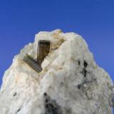 Elbaita (grupo de la turmalina)<br />Yacimiento Trascastillo, Trascastillo, Cártama, Comarca Valle del Guadalhorce, Málaga, Andalucía, España<br />Pieza: 6,7x6 cm. Cristal: 1,1cm.<br /> (Autor: DAni)
