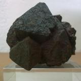 Magnetita<br />Coto San Guillermo, Jerez de los Caballeros, Comarca Sierra Suroeste, Badajoz, Extremadura, España<br />arista mayor 3 cms<br /> (Autor: jose manuel gomez)