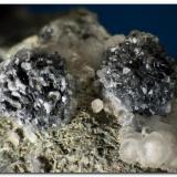 Hematites sobre CalcitaTozal Negro Quarry, Barxeta, Comarca La Costera, Valencia / València, Valencian Community / Comunitat Valenciana, SpainEncuadre 16 mm. (Autor: Rafa Muñoz(mineralvarado))