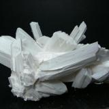 Laumontita. Cantera Navazales I. Bustarviejo. Madrid. Pieza: 8 x 5.5 cm. (Autor: Juan Cabezas)