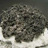 Plata con Acanthita<br />Mina Balcoll, Pou 2, Falset, Comarca Priorat, Tarragona, Cataluña / Catalunya, España<br />5.6 × 5.3 × 5.5 cm.<br /> (Autor: Jordi Fabre)