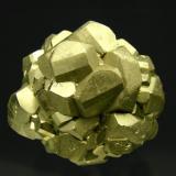 Pirita<br />Ambas Aguas (Ambasaguas), Muro de Aguas, Comarca Arnedo, La Rioja, España<br />Tamaño de la pieza: 3.7 × 3.2 × 3.6 cm. El cristal más grande mide: 1.2 × 1.1 cm.<br /> (Autor: Jordi Fabre)