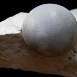 Ópalo (variedad menilito)Opal outcrop, Camarillas reservoir, Agramón, Hellín, Comarca Campos de Hellín, Albacete, Castilla-La Mancha, Spain31 mm. diámetro (Autor: José Luis Zamora)