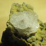 Calcita sobre mineral por determinar ¿Esmectita?
Barranco de La Palma
Agaete, Gran Canaria.
Cristal de Calcita: 1 cm diámetro. (Autor: Pepe Ruano)