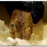 Titanita<br />Canteras de Mármol, Macael, Comarca Valle del Almanzora, Almería, Andalucía, España<br />Cristal de 3 mm.<br /> (Autor: Rafa Muñoz(mineralvarado))