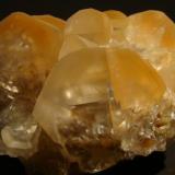 CalcitaMarble quarries, Estremoz, Évora District, Alentejo Central Province, Alentejo Region, Portugal5,5x3,5x4,5 cm. Mayor cristal 3x2 cm. (Autor: Jorge Santos Garcia)