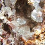 Hemimorfita<br />Barranco de los Lobos, La Peza, Comarca Guadix, Granada, Andalucía, España<br />Cristales 4 mm.<br /> (Autor: Nieves)