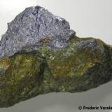 Molibdenita,Xauxa Quarry (Aymar Quarry), Turó de Xauxa / Sot de les Pedreres, Gualba, Comarca Vallès Oriental, Barcelona, Catalonia / Catalunya, Spain9  x 6  cm. Agrupación laminar de 4,5 x 2 cm. (Autor: Frederic Varela)
