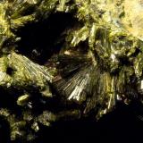 EpidotaBarranc de les Collades, Pantà d'Escales, Casterner de les Olles, Tremp, Comarca Pallars Jussà, Lérida / Lleida, Cataluña / Catalunya, España3 cm (Autor: Anonymous)