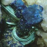 Malaquita, Azurita, y DolomitaLa Profunda Mine, Collada de Cármenes, Cármenes, Comarca Los Argüellos, León, Castile and León, Spain7 x 8 mm. tamaño foto (Autor: JACendon)